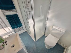 Shower room- click for photo gallery